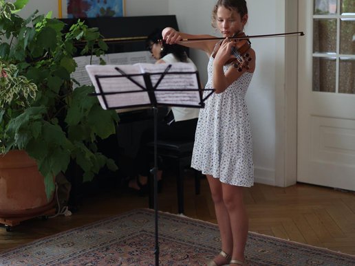 Hauskonzert unserer Musik-Stipendiat:innen, hier Sophia Volovyk